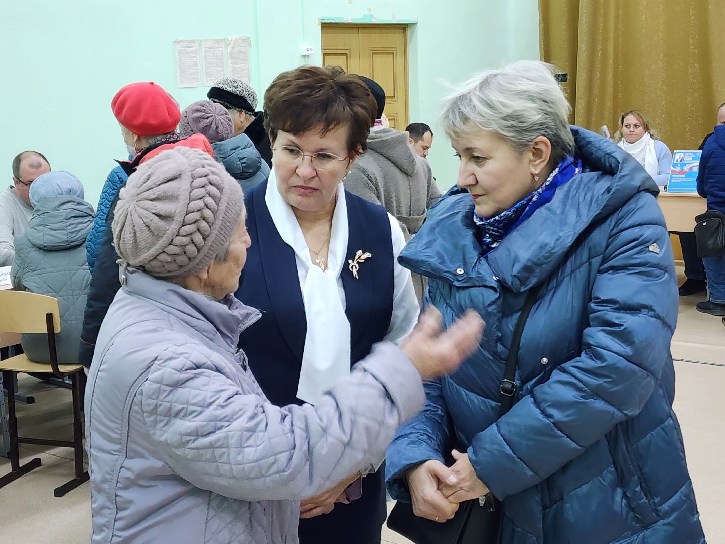 Чехов, деревня Крюково, выездная администрация, встреча с жителями, обращения граждан, освещение, ремонт моста, автобусное сообщение, глава округа михаил собакин,