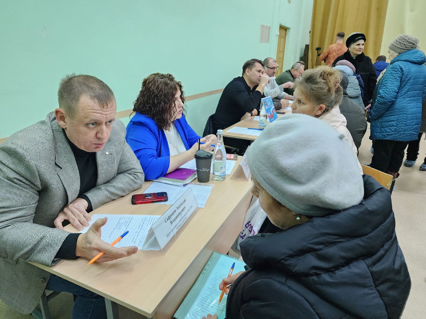 Чехов, деревня Крюково, выездная администрация, встреча с жителями, обращения граждан, освещение, ремонт моста, автобусное сообщение, глава округа михаил собакин,