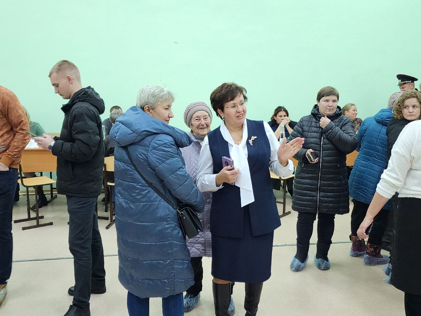 Чехов, деревня Крюково, выездная администрация, встреча с жителями, обращения граждан, освещение, ремонт моста, автобусное сообщение, глава округа михаил собакин,