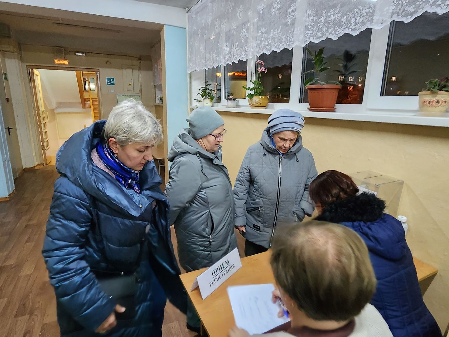 Чехов, деревня Крюково, выездная администрация, встреча с жителями, обращения граждан, освещение, ремонт моста, автобусное сообщение, глава округа михаил собакин,