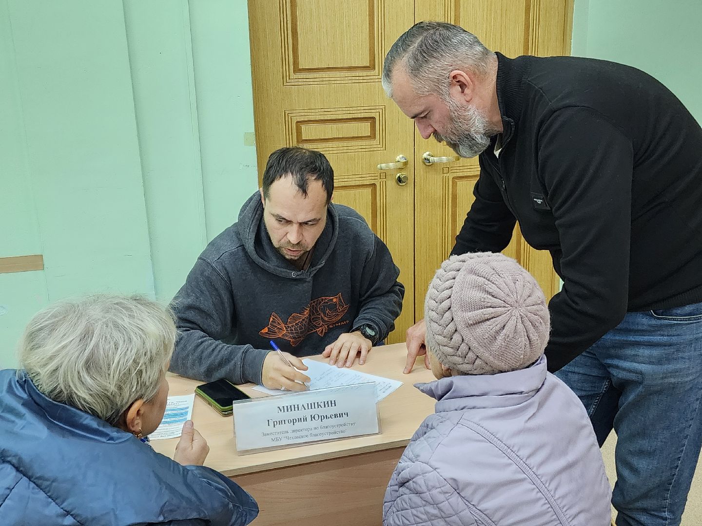 Чехов, деревня Крюково, выездная администрация, встреча с жителями, обращения граждан, освещение, ремонт моста, автобусное сообщение, глава округа михаил собакин,
