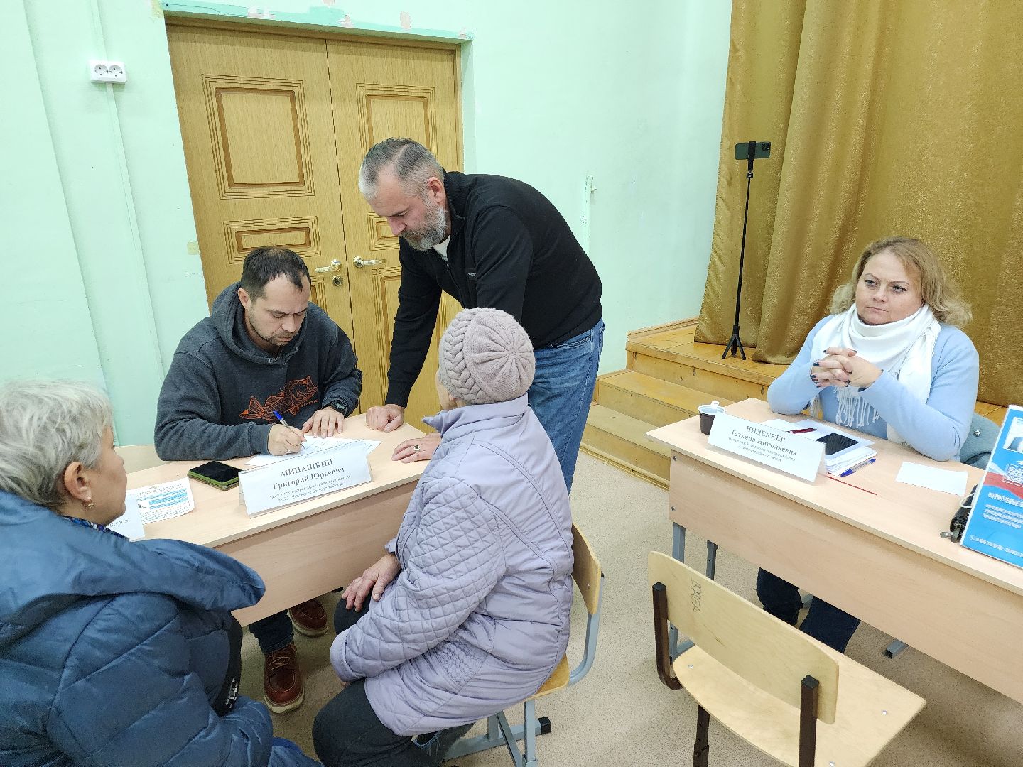 Чехов, деревня Крюково, выездная администрация, встреча с жителями, обращения граждан, освещение, ремонт моста, автобусное сообщение, глава округа михаил собакин,