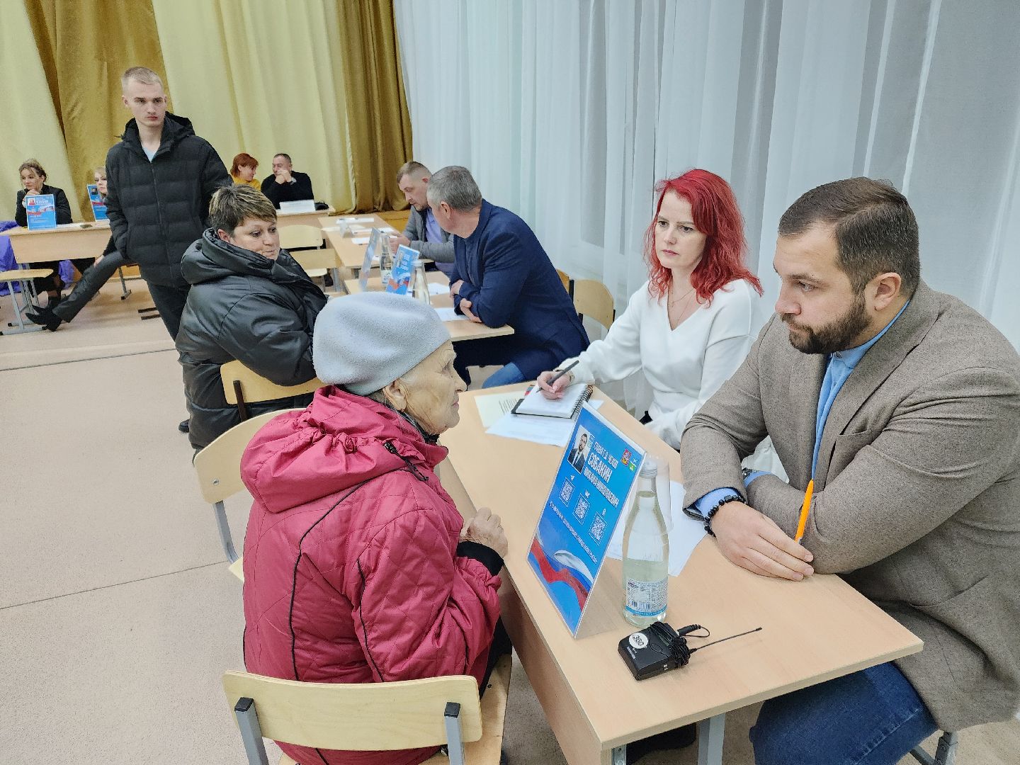 Чехов, деревня Крюково, выездная администрация, встреча с жителями, обращения граждан, освещение, ремонт моста, автобусное сообщение, глава округа михаил собакин,