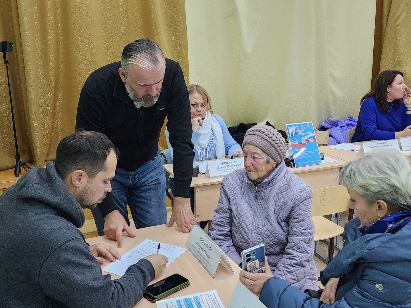 Чехов, деревня Крюково, выездная администрация, встреча с жителями, обращения граждан, освещение, ремонт моста, автобусное сообщение, глава округа михаил собакин,