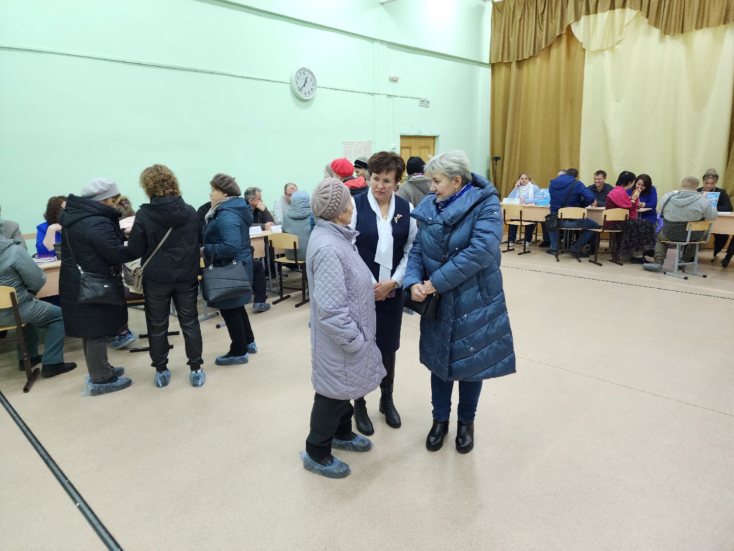 Чехов, деревня Крюково, выездная администрация, встреча с жителями, обращения граждан, освещение, ремонт моста, автобусное сообщение, глава округа михаил собакин,