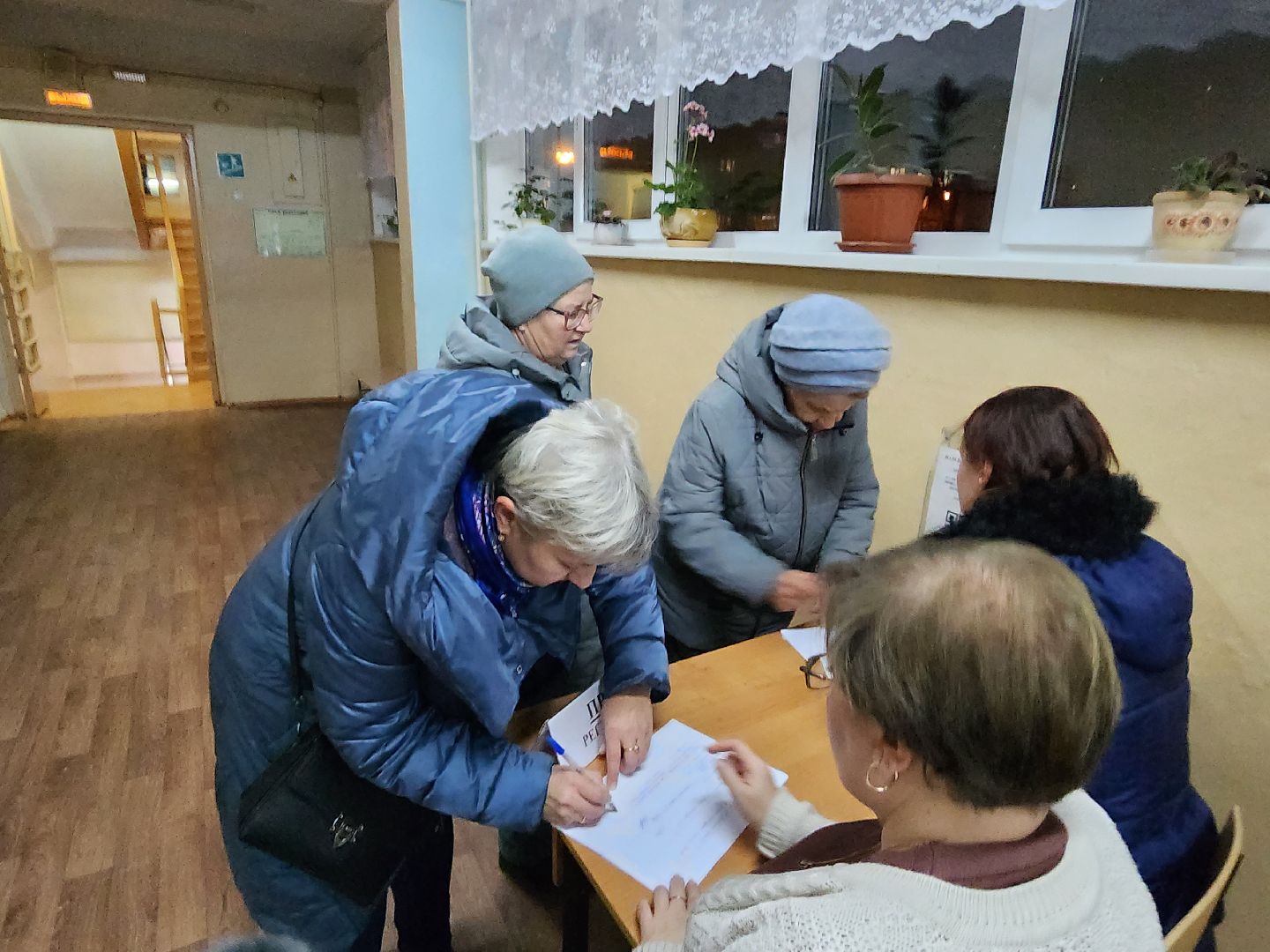 Чехов, деревня Крюково, выездная администрация, встреча с жителями, обращения граждан, освещение, ремонт моста, автобусное сообщение, глава округа михаил собакин,