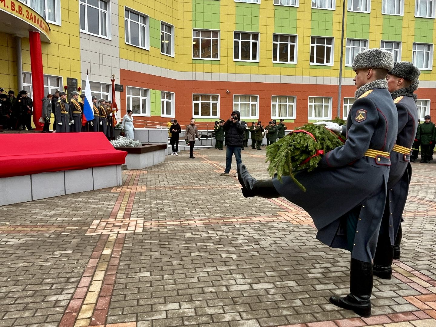 вертикальное видео, вертикалка, мемориальная доска, наро-фоминск, наро-фоминский городской округ, роман шамнэ, владимир завадский,