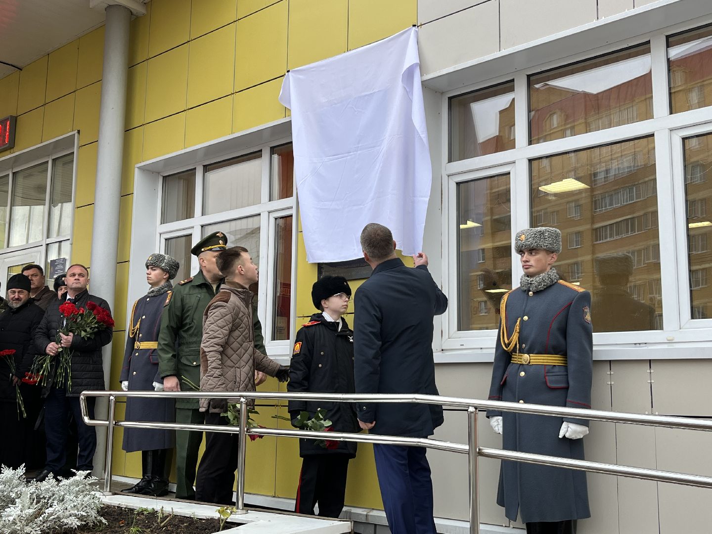 вертикальное видео, вертикалка, мемориальная доска, наро-фоминск, наро-фоминский городской округ, роман шамнэ, владимир завадский,