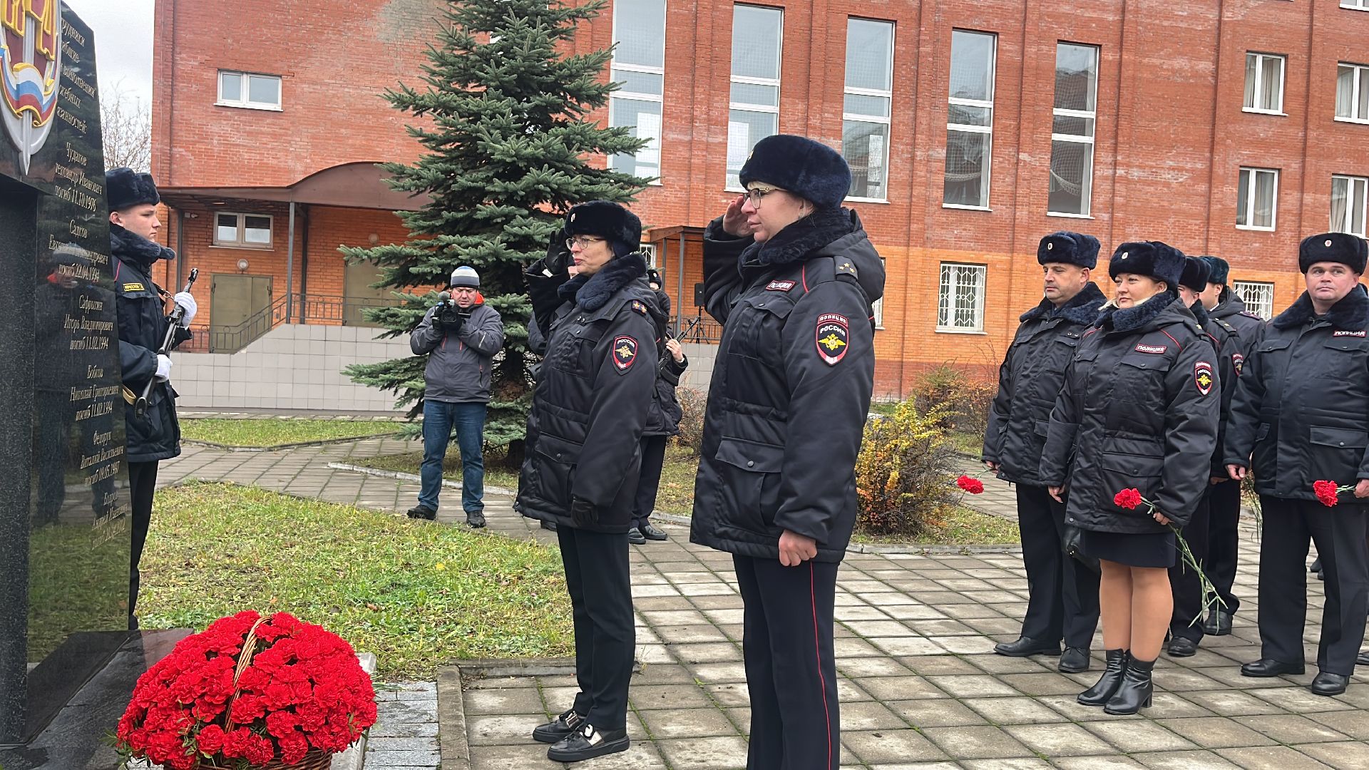 мвд, мвд россии, день полиции, полиция, память, полицейские, милиция, милиционеры, погибшие, товарищи,