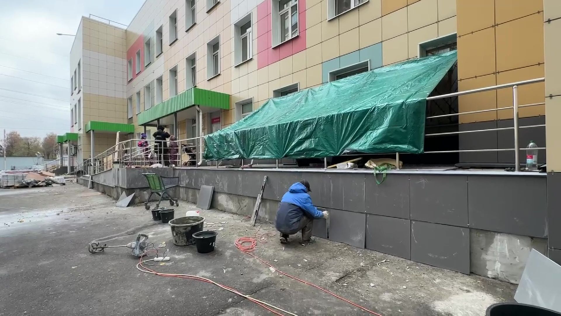 Реутов, вертикалки, ремонт фасада, медицина, строительство, детская поликлиника,