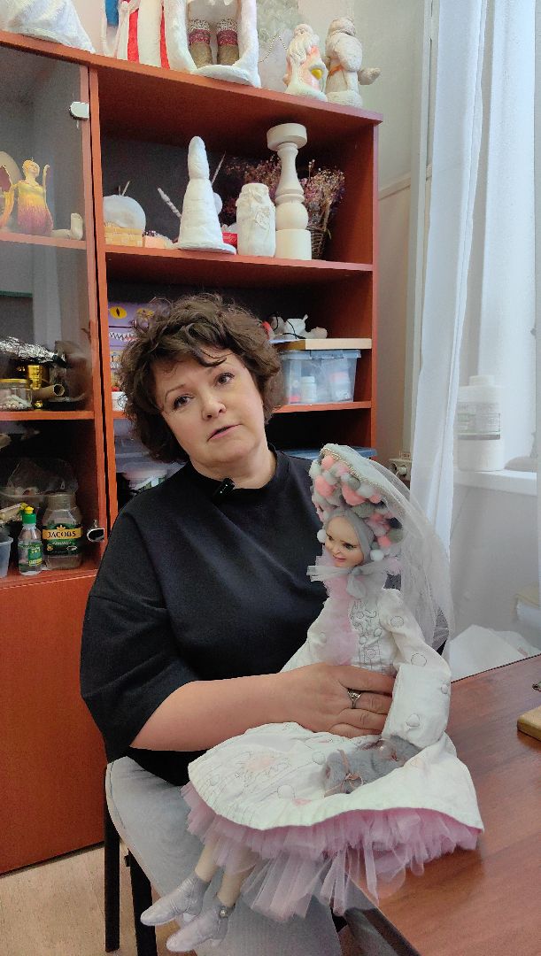 выставка кукол, предновогодняя выставка, дед мороз и снегурочка, папье-маше, Белая ворона, вертикалки