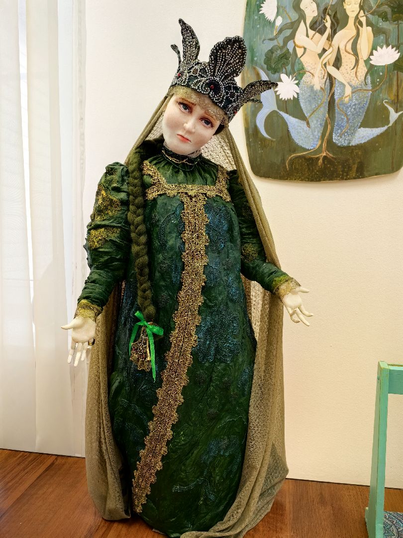 выставка кукол, предновогодняя выставка, дед мороз и снегурочка, папье-маше, Белая ворона, вертикалки