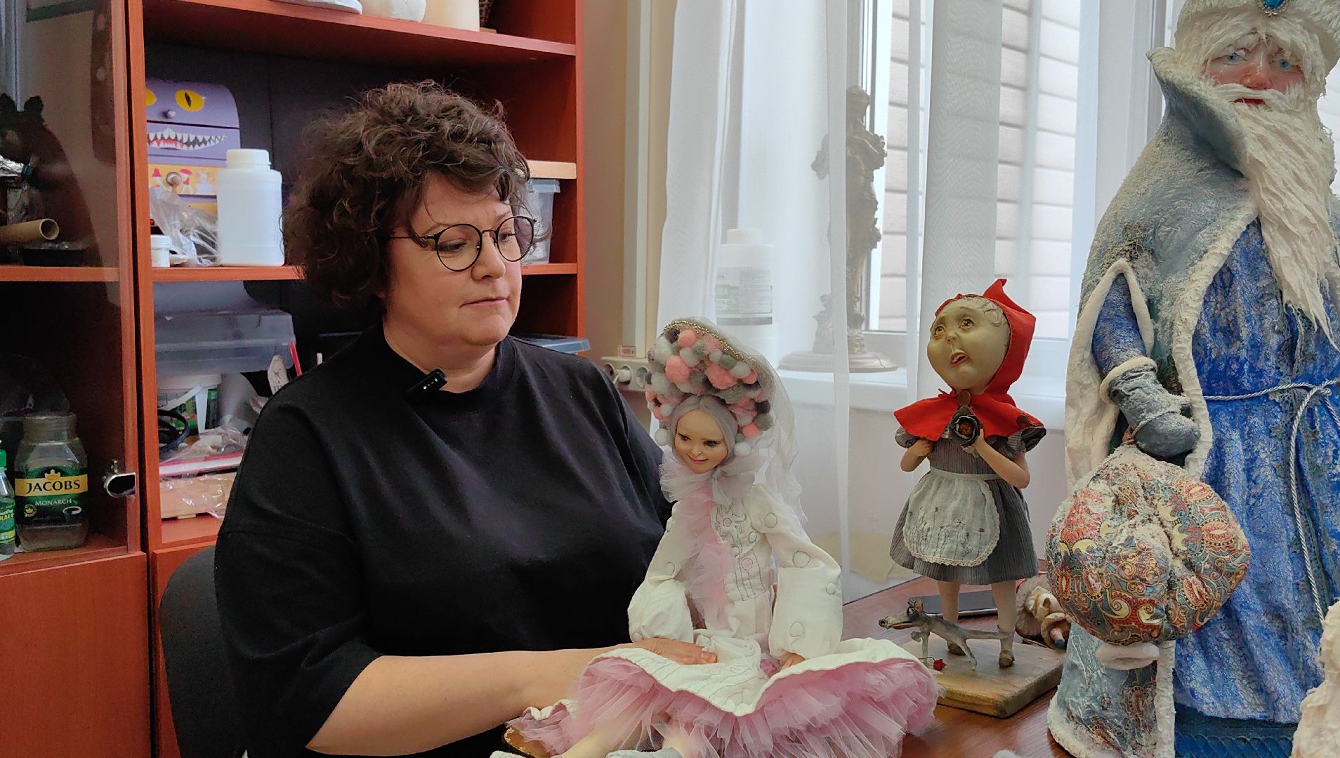 выставка кукол, предновогодняя выставка, дед мороз и снегурочка, папье-маше, Белая ворона, вертикалки