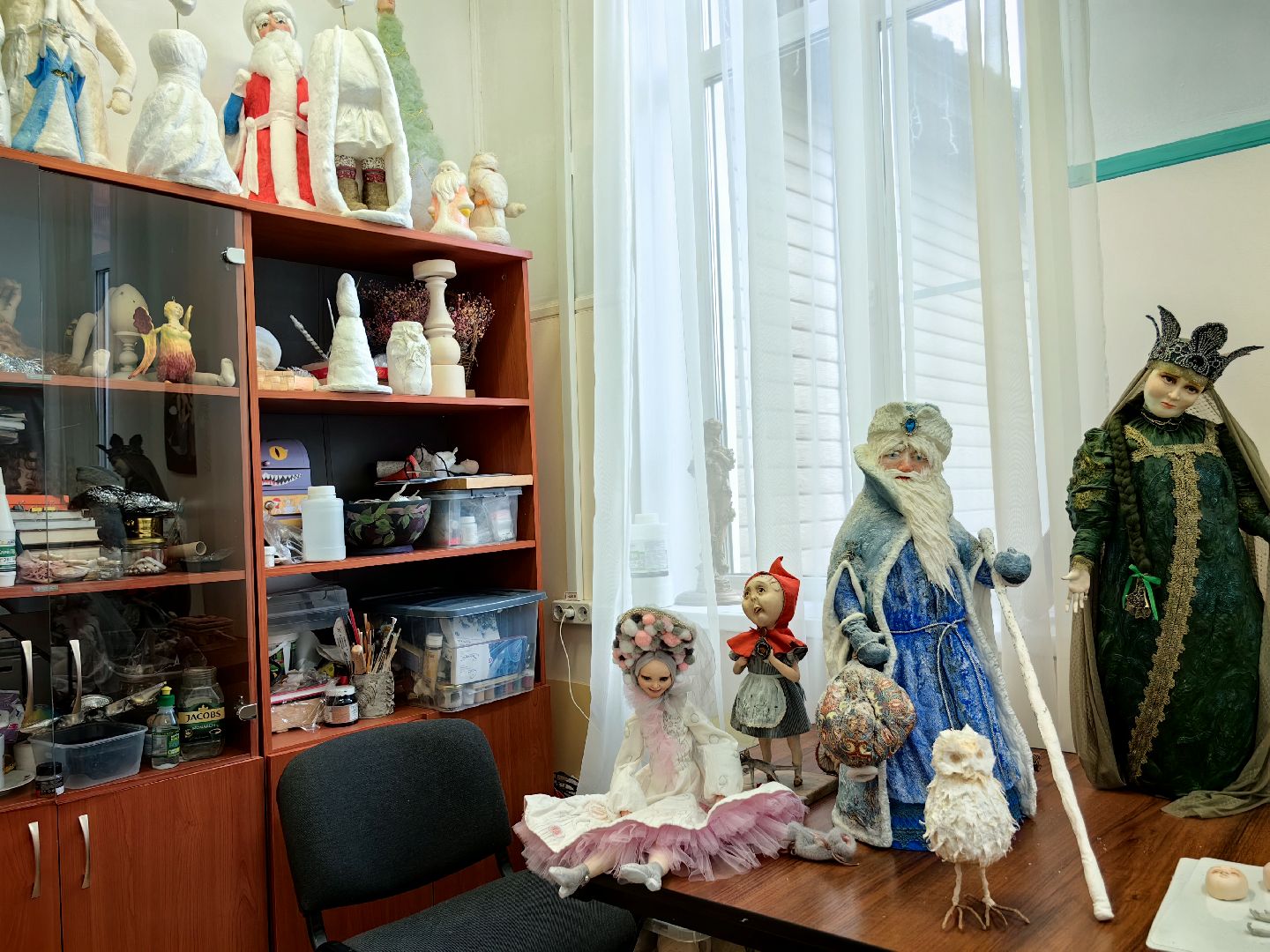 выставка кукол, предновогодняя выставка, дед мороз и снегурочка, папье-маше, Белая ворона, вертикалки