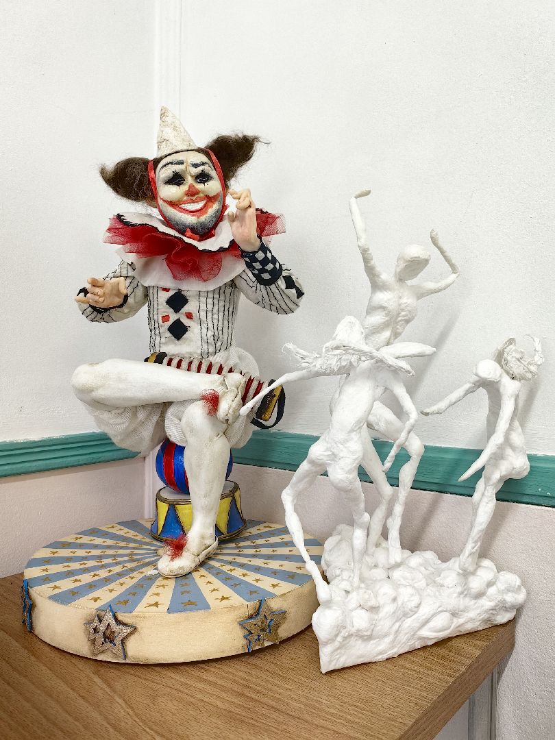 выставка кукол, предновогодняя выставка, дед мороз и снегурочка, папье-маше, Белая ворона, вертикалки