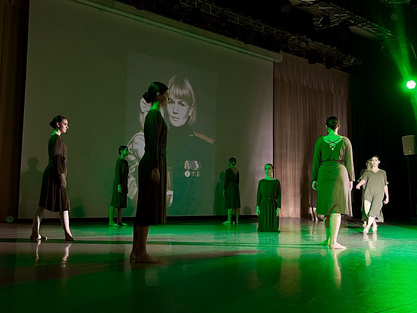 сво выставка, стипендия губернатора, хореографическая школа имени ирины зайцевой, наро-фоминск, памяти бойцов сво,вертикальное видео, вертикалка,