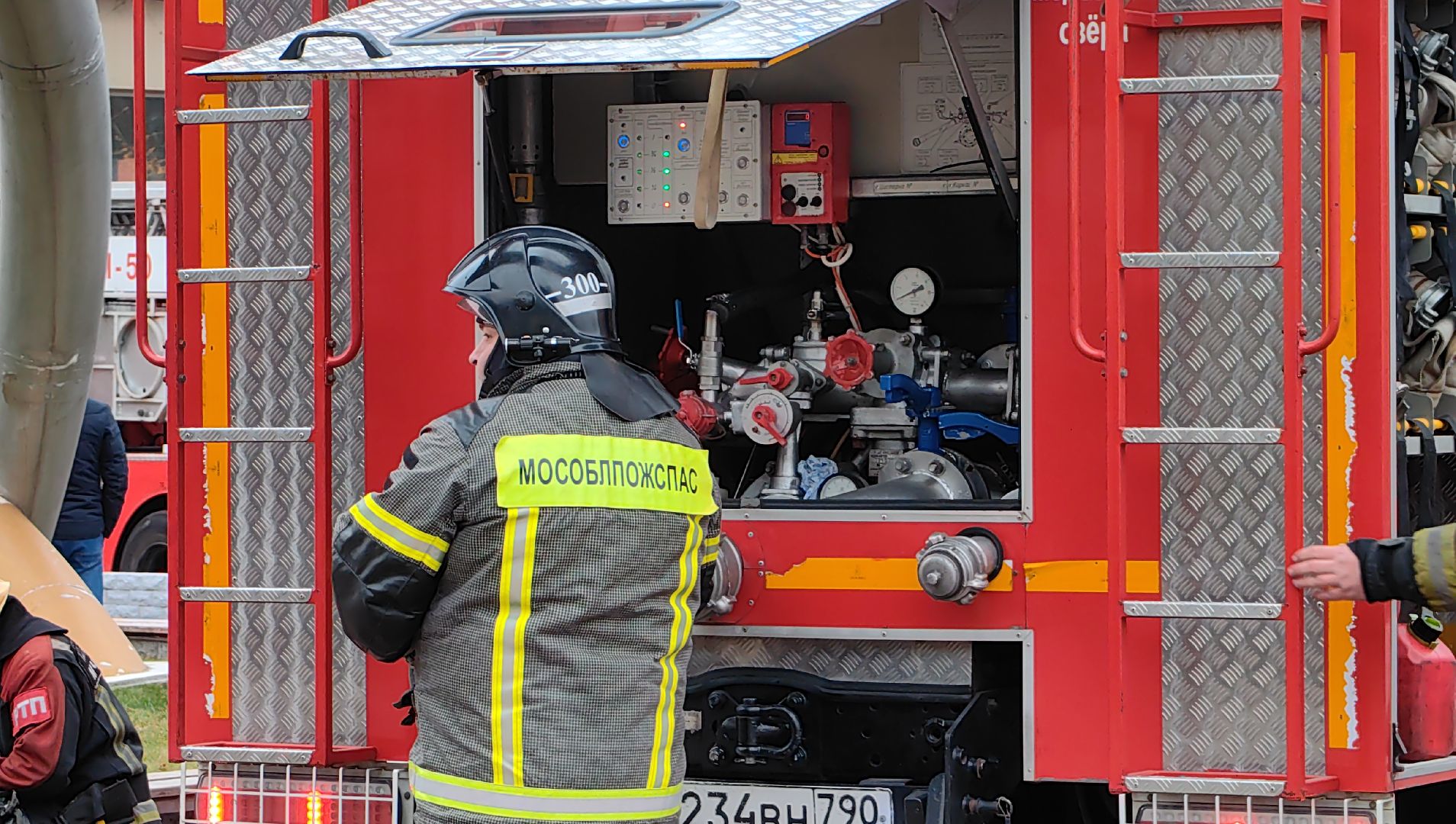 пожар, спасатели, мчс, ликвидация пожара, отряд, техника,