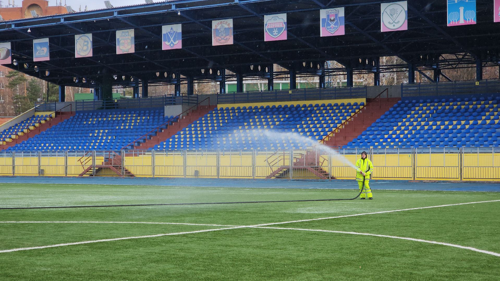 красногорск, стадион зоркий, заливка льда, спорт,