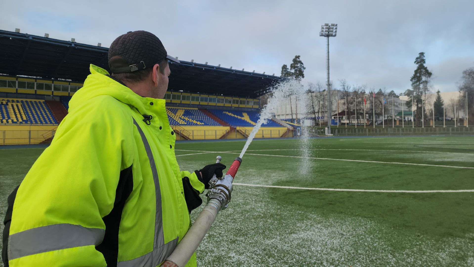 красногорск, стадион зоркий, заливка льда, спорт,