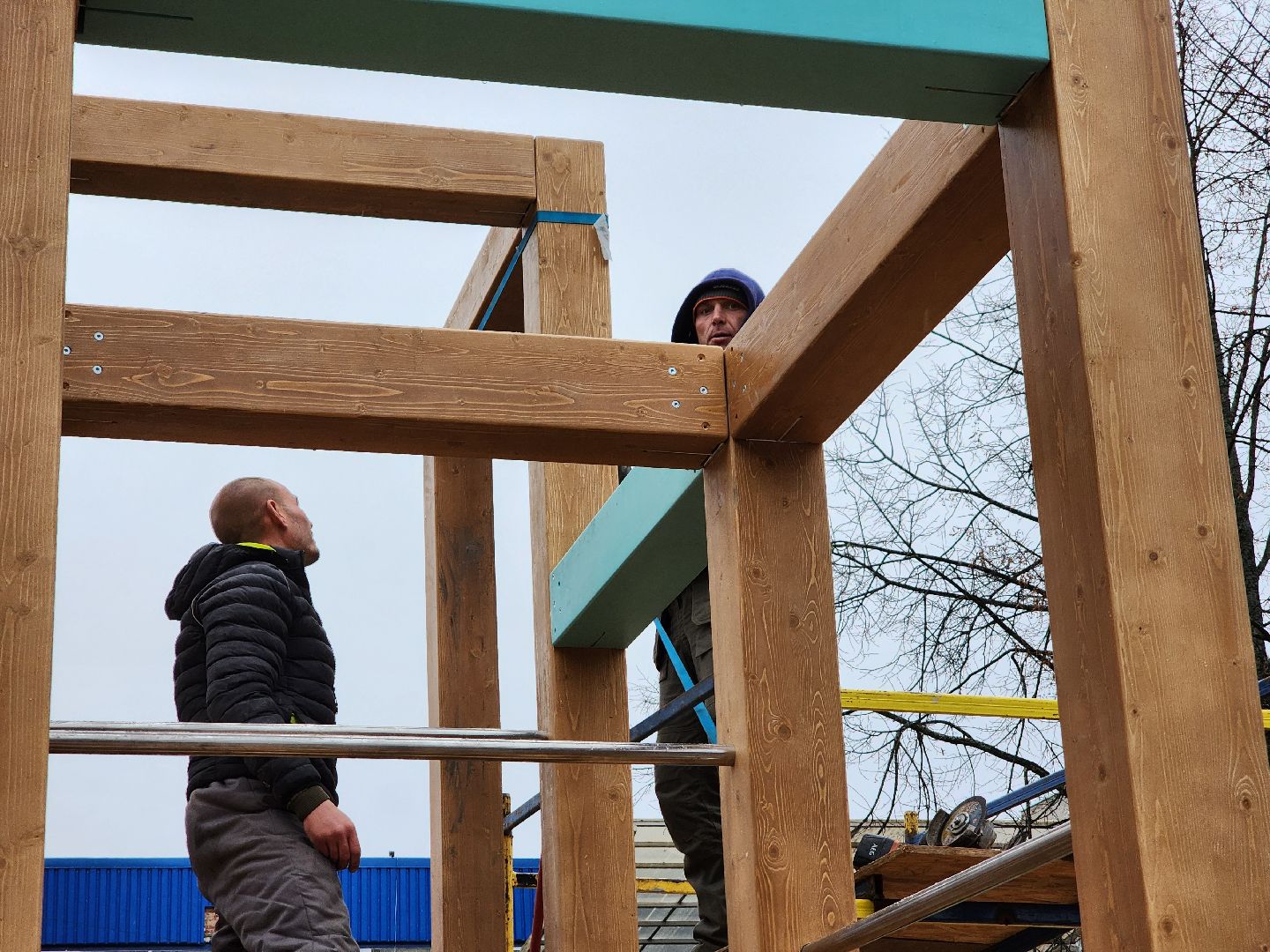 Дубна, Благоустройство, Сквер Журавлева, Столбы освещения, Детская площадка, вертикалки,