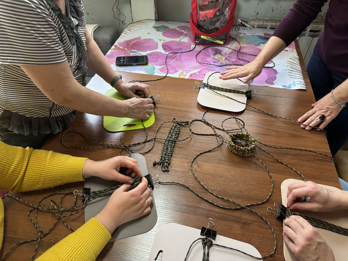 волонтерская деятельность, помощь, сво, тактические браслеты,волонтёры, сухпайки