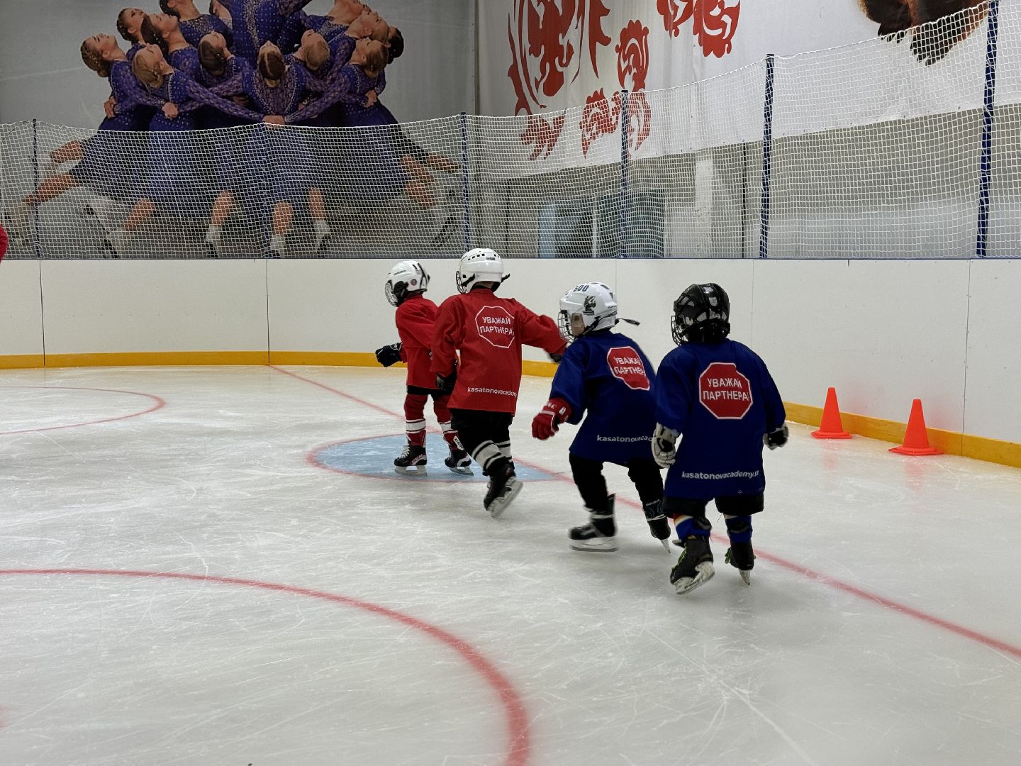 Хоккейная академия, Хоккей для детей, Академия имени Касатонова, Алексей Касатонов, Федерация хоккея России, Красная машина, Село Молоково,