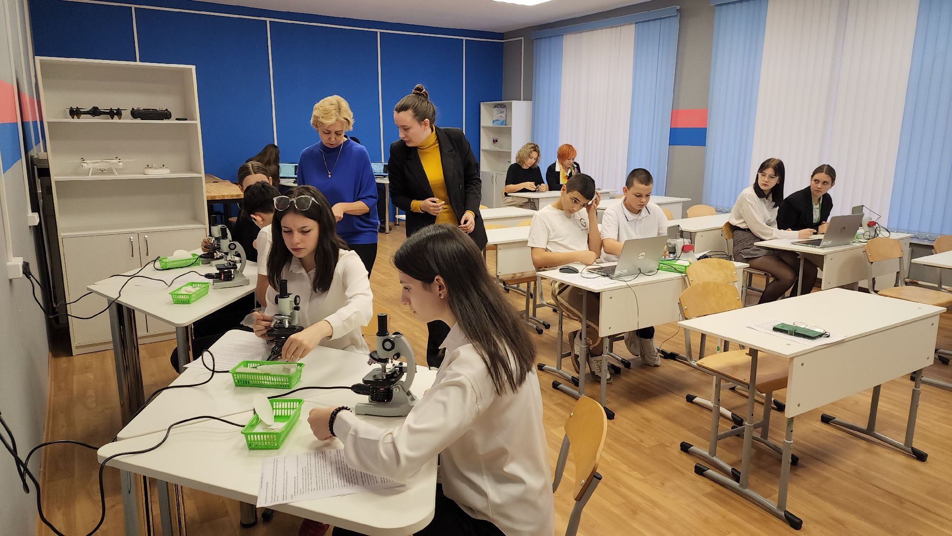 вертикалки, пушкино, школа, образовательный центр, цифровые технологии, точка роста, учителя, школьники,биология,