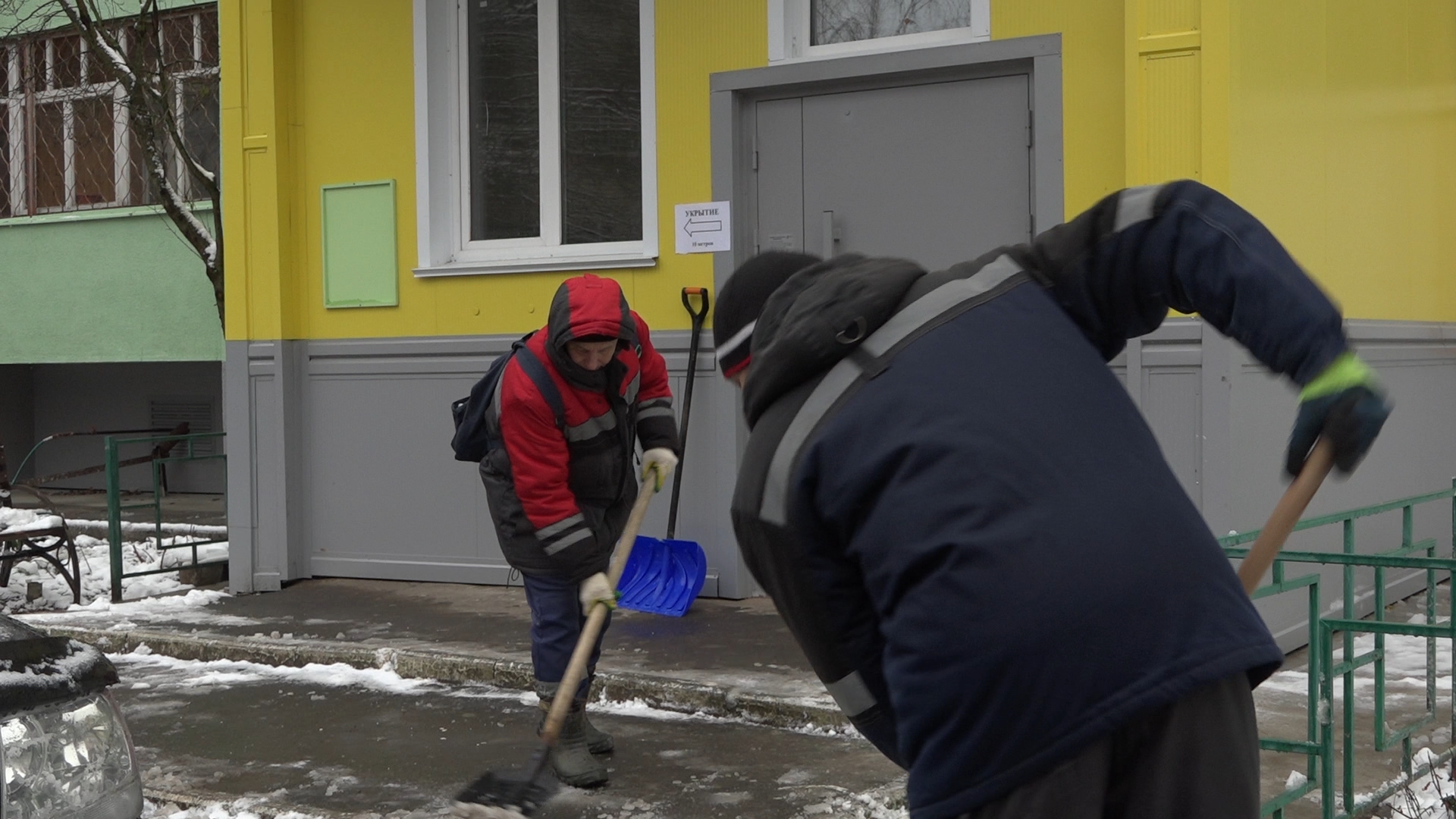 уборка улиц города, власиха уборку улиц, первый снегопад, власиха жкх, заозерный власиха,вертикалки, вертикальное видео,