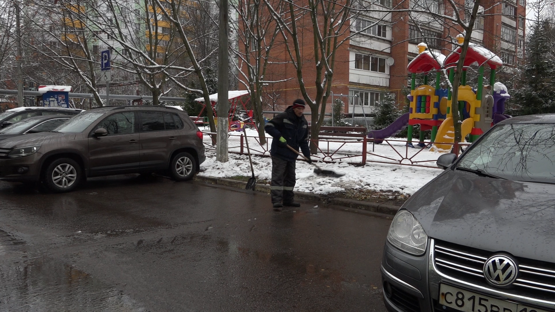 уборка улиц города, власиха уборку улиц, первый снегопад, власиха жкх, заозерный власиха,вертикалки, вертикальное видео,