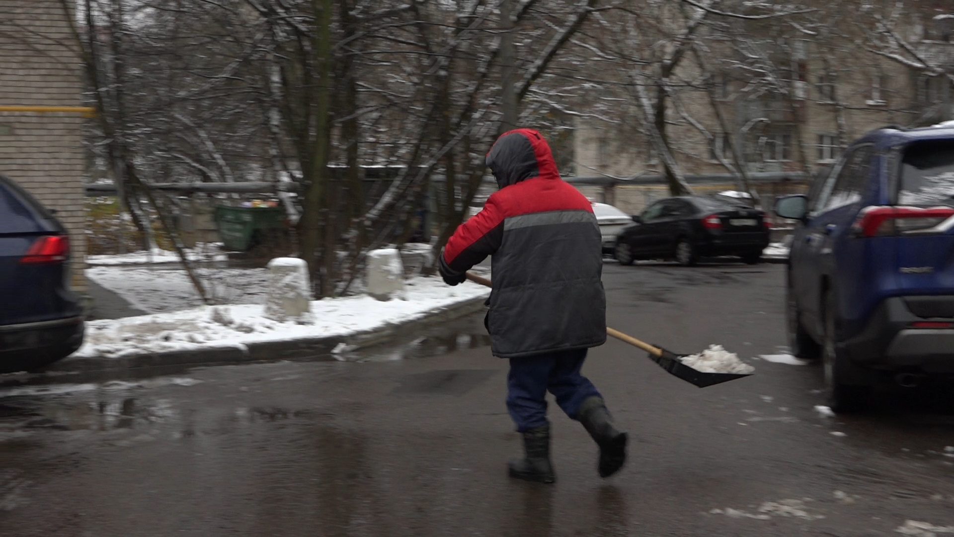уборка улиц города, власиха уборку улиц, первый снегопад, власиха жкх, заозерный власиха,вертикалки, вертикальное видео,