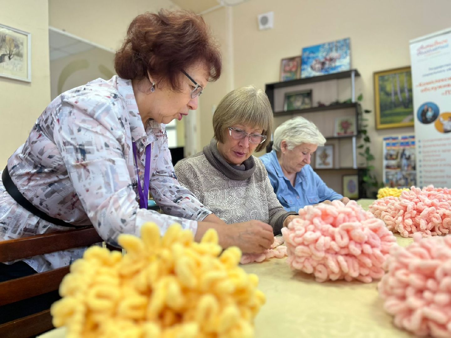 вертикалки, центр социального обслуживания, недоношенные дети, младенцы, перинатальный центр, помощь детям, вязание для недоношенных,