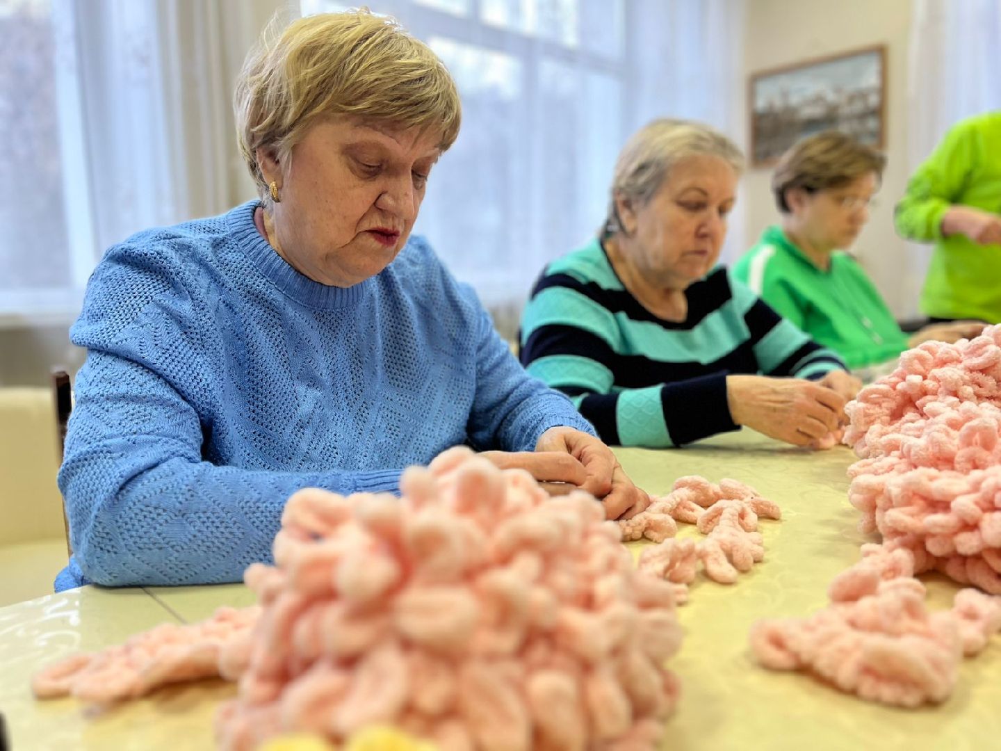 вертикалки, центр социального обслуживания, недоношенные дети, младенцы, перинатальный центр, помощь детям, вязание для недоношенных,
