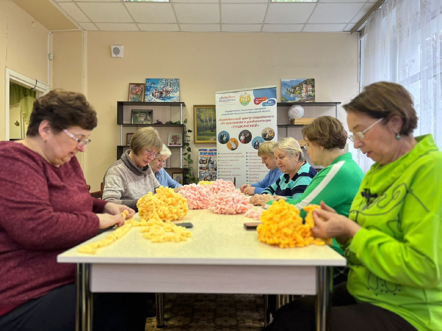 вертикалки, центр социального обслуживания, недоношенные дети, младенцы, перинатальный центр, помощь детям, вязание для недоношенных,
