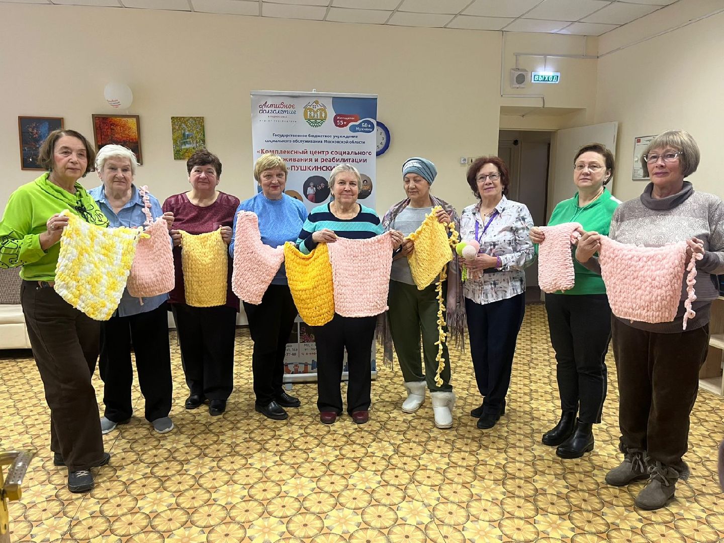 вертикалки, центр социального обслуживания, недоношенные дети, младенцы, перинатальный центр, помощь детям, вязание для недоношенных,