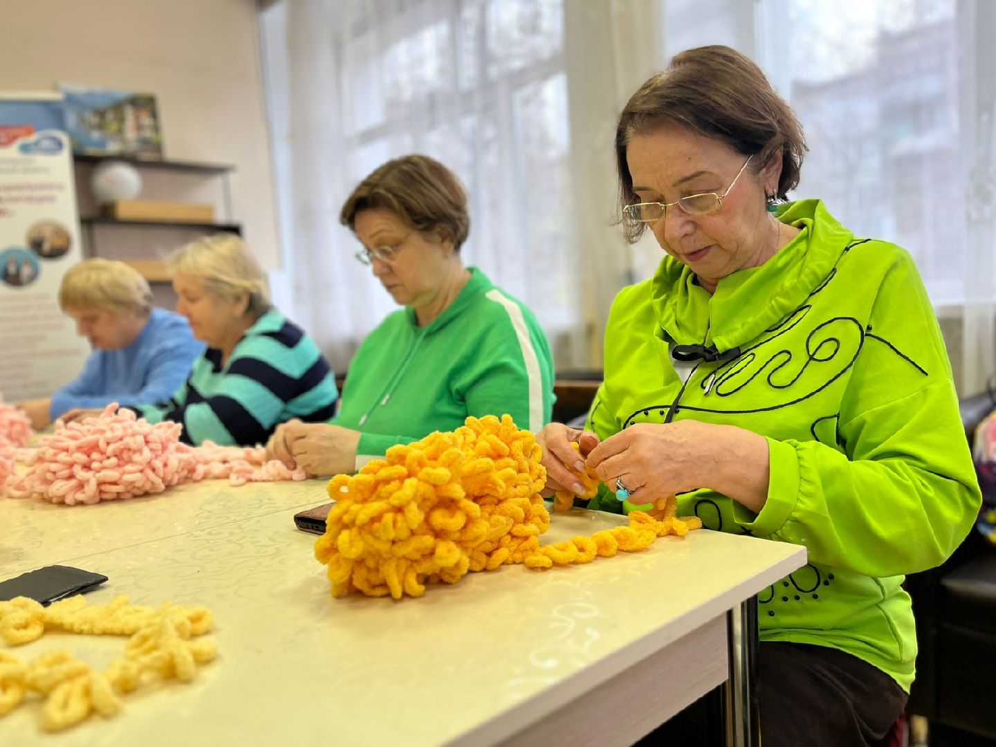 вертикалки, центр социального обслуживания, недоношенные дети, младенцы, перинатальный центр, помощь детям, вязание для недоношенных,