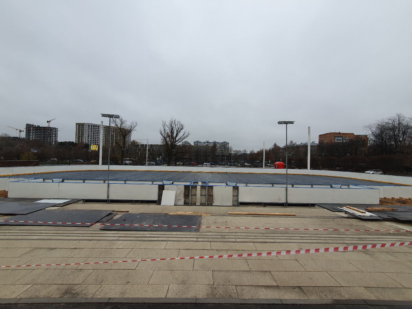 вертикалки, каток в парке,