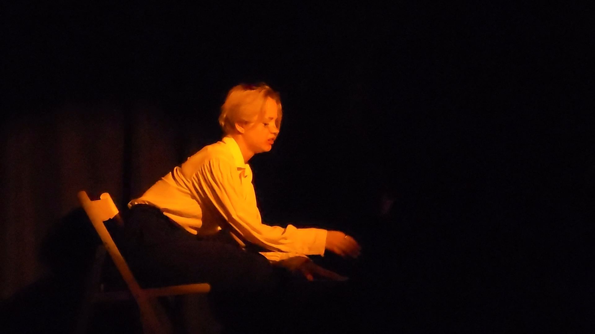 Бронницы, Литературный клуб Свет, Молодежный центр алиби, Премьера спектакля поэтессы, Молодежь Бронниц,