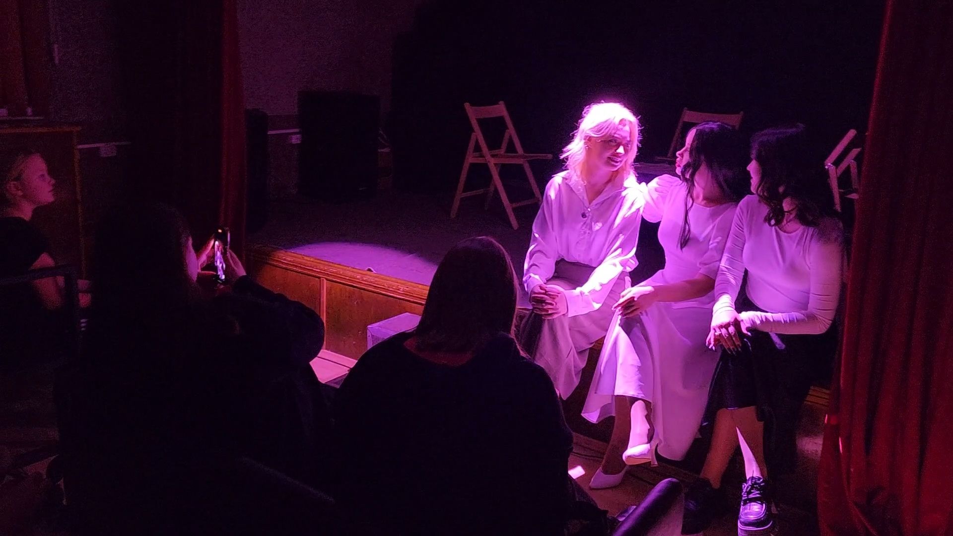 Бронницы, Литературный клуб Свет, Молодежный центр алиби, Премьера спектакля поэтессы, Молодежь Бронниц,