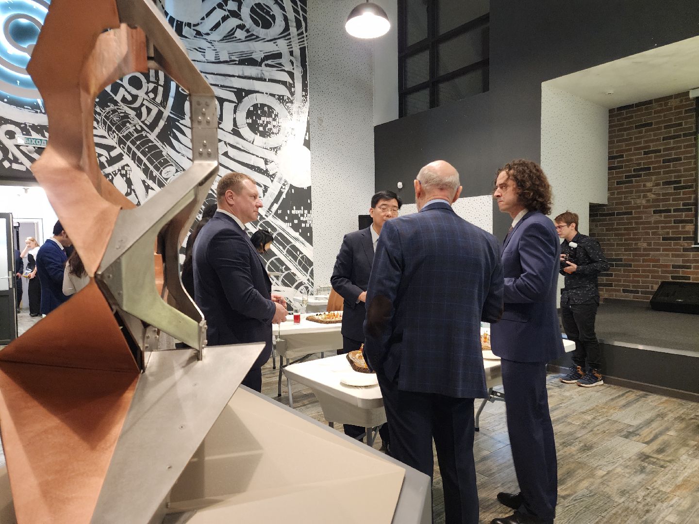 Черноголовка, Посольство Китая, Наука и искусство,