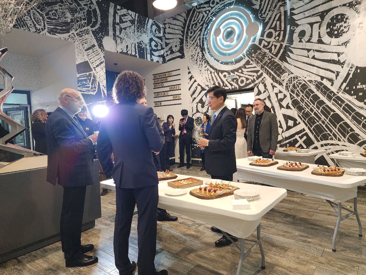 Черноголовка, Посольство Китая, Наука и искусство,