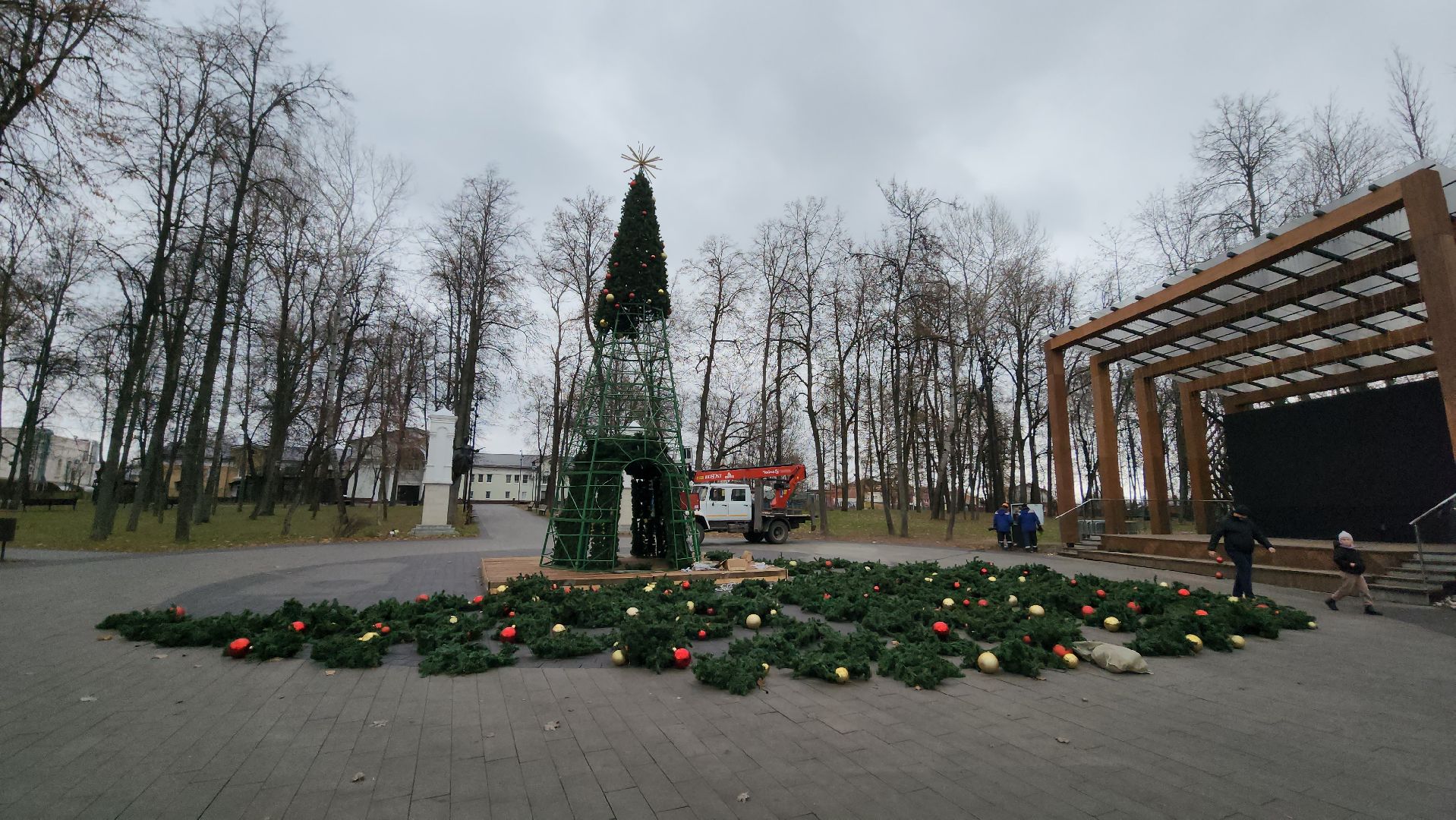 серпухов, новогодние праздники, елка желаний, парк имени олега степанова, комбинат благоустройства, вертикалки,