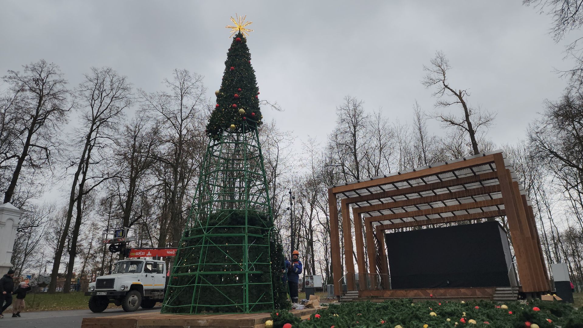 серпухов, новогодние праздники, елка желаний, парк имени олега степанова, комбинат благоустройства, вертикалки,