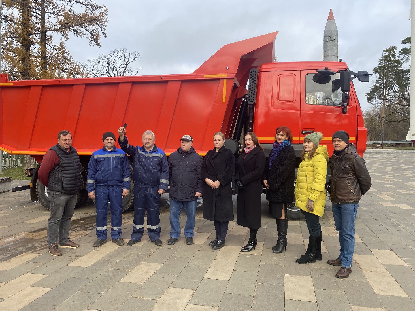 министерство чистоты, новый МАЗ, Власиха уборка улиц,МБУ ЖКХ и благоустройство, ключи от нового грузовика,вертикалка, вертикальное видео,