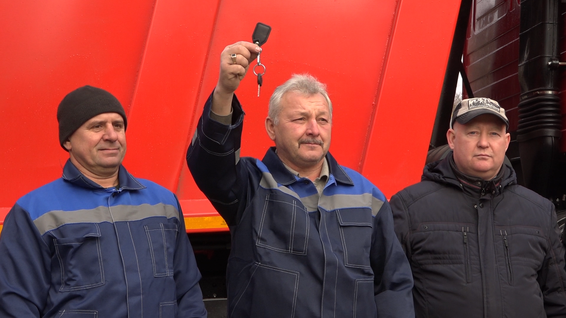 министерство чистоты, новый МАЗ, Власиха уборка улиц,МБУ ЖКХ и благоустройство, ключи от нового грузовика,вертикалка, вертикальное видео,