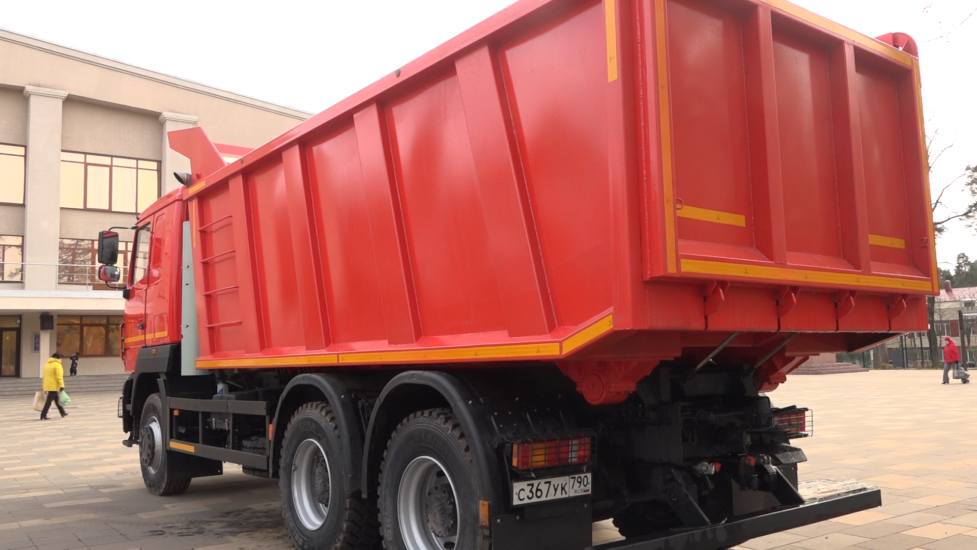 министерство чистоты, новый МАЗ, Власиха уборка улиц,МБУ ЖКХ и благоустройство, ключи от нового грузовика,вертикалка, вертикальное видео,