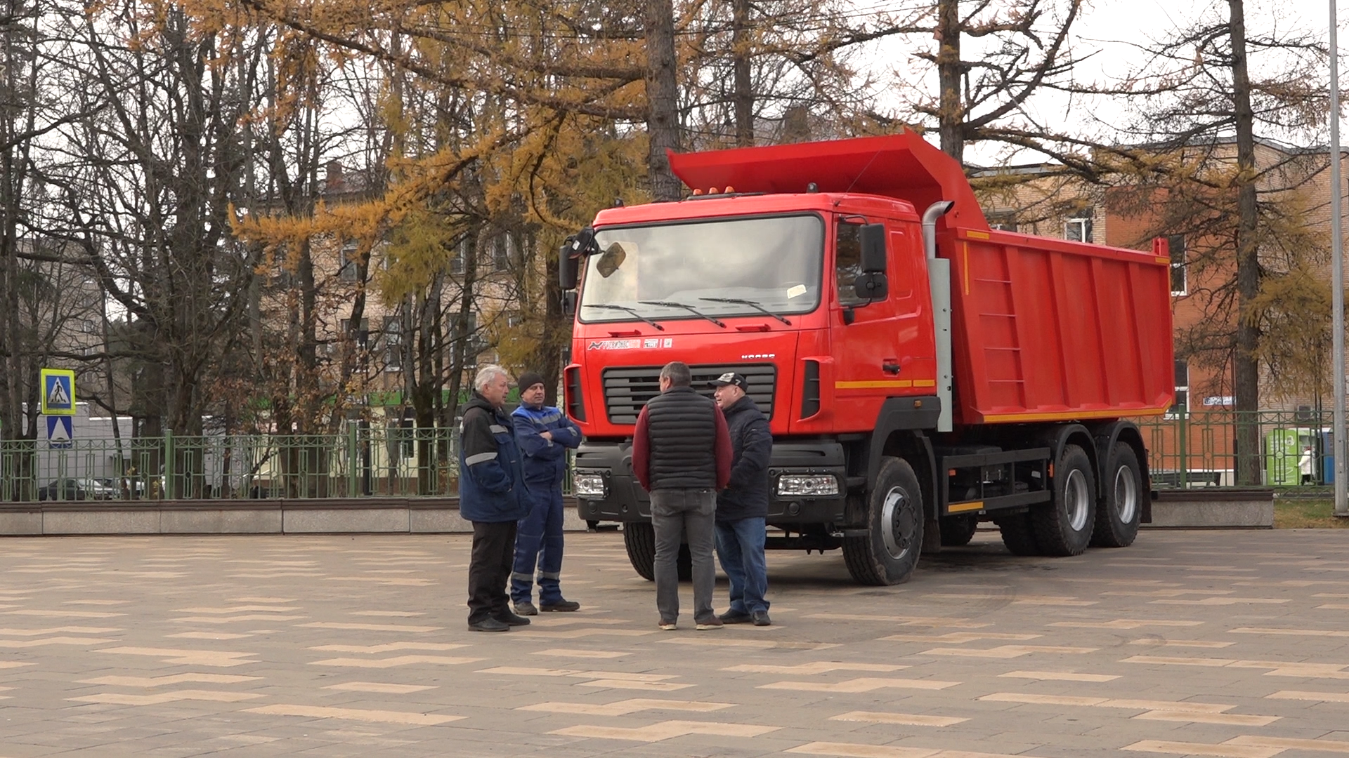министерство чистоты, новый МАЗ, Власиха уборка улиц,МБУ ЖКХ и благоустройство, ключи от нового грузовика,вертикалка, вертикальное видео,