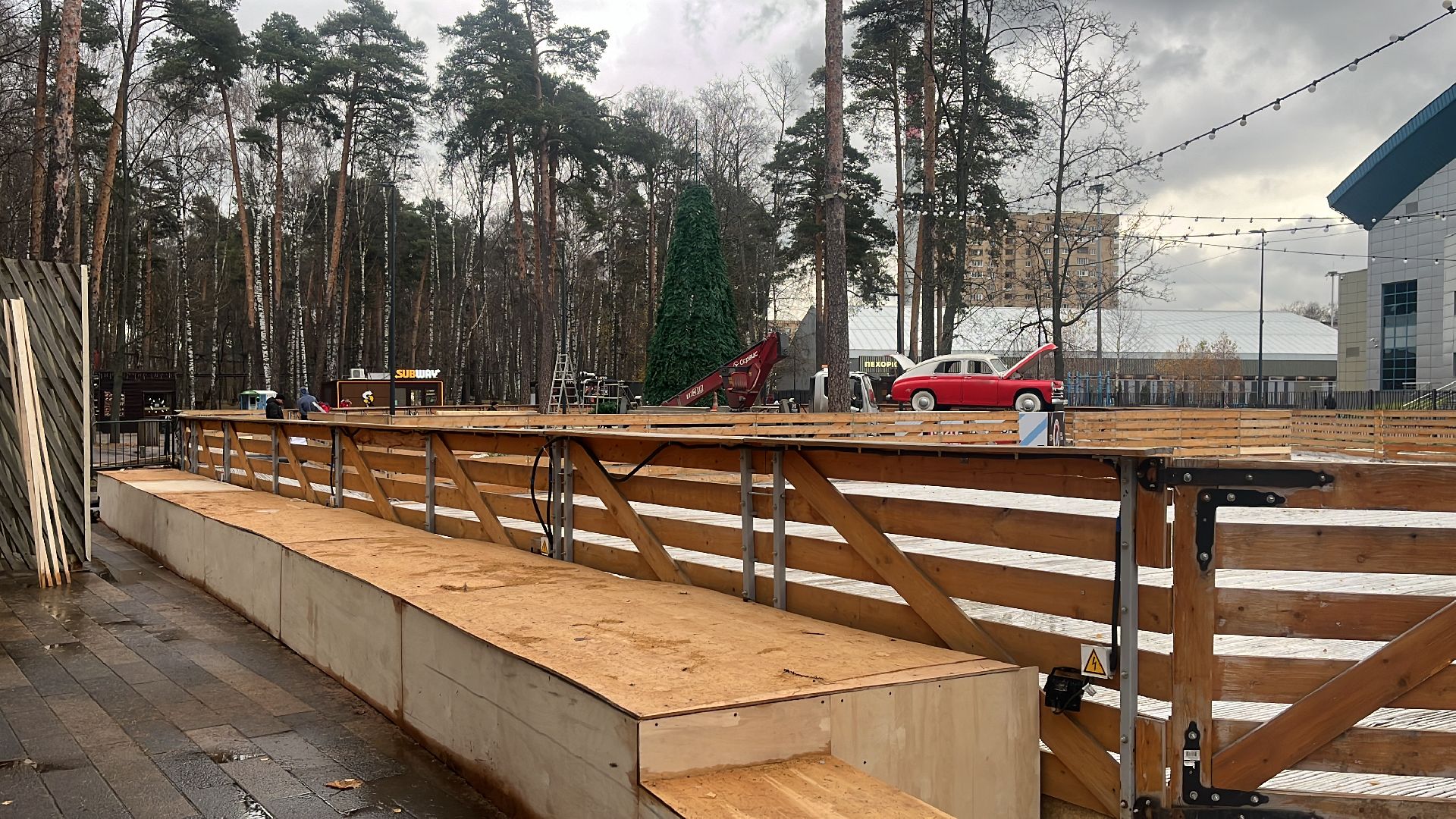 каток в парке, каток в центре города, парк пехорка, зима, зима 2024-2025, зима близко, зима в парках,вертикалка, вертикальное видео,