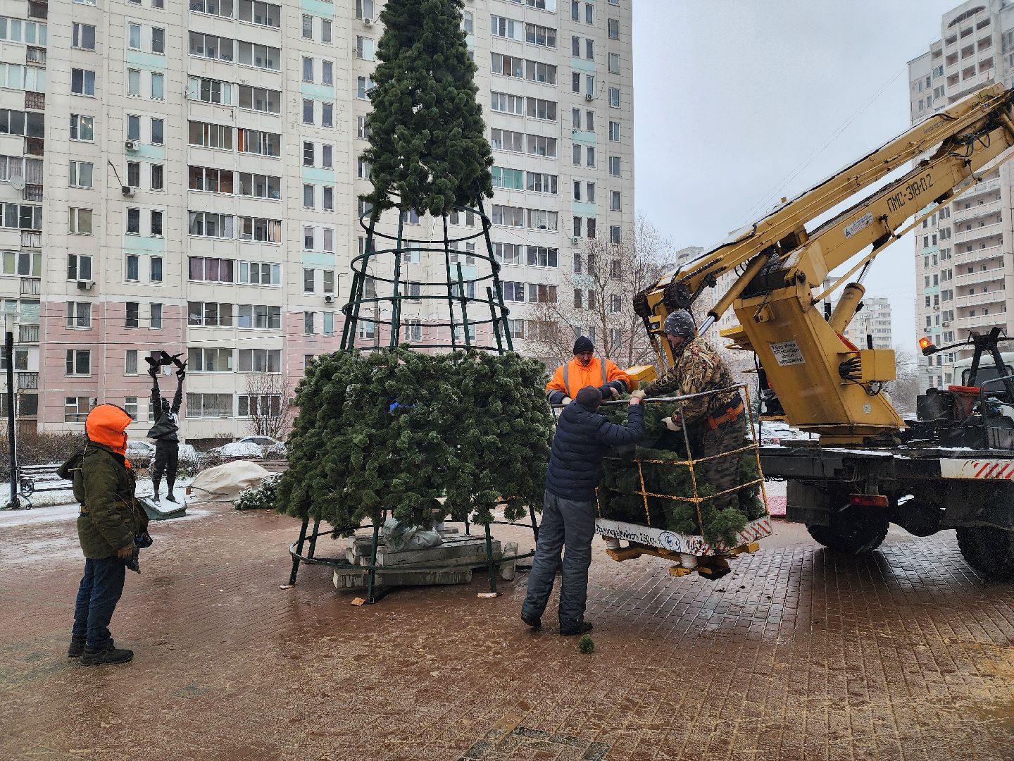 подольск, новый год, установка елок, украшение города, праздник,