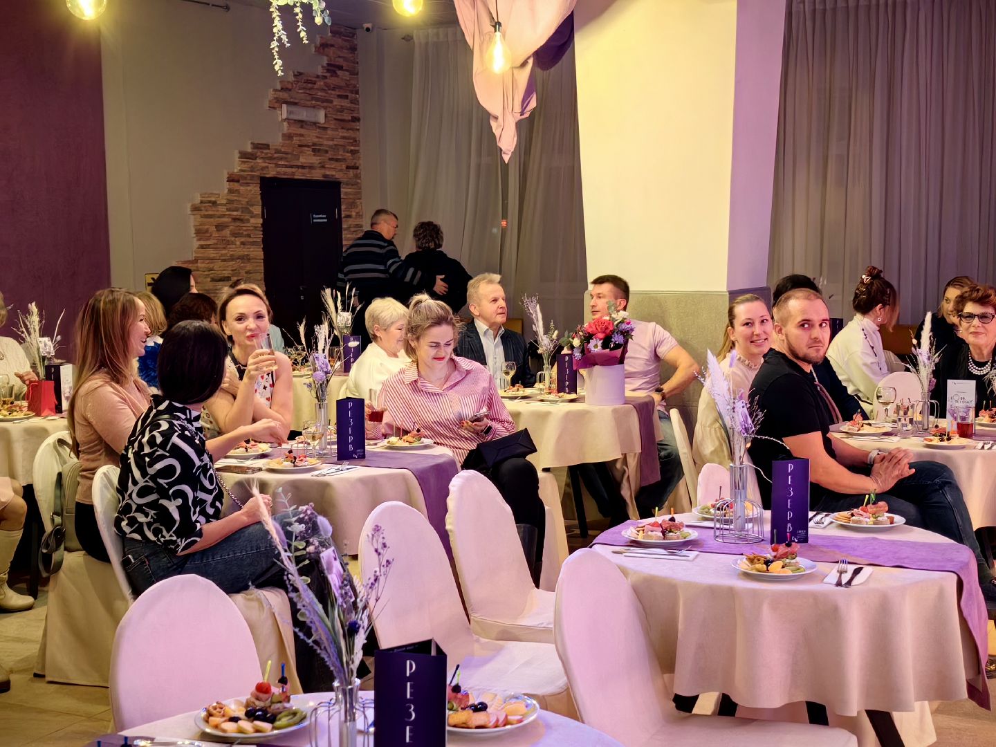 премьера спектакля, театр, актер, живая музыка, вертикалки