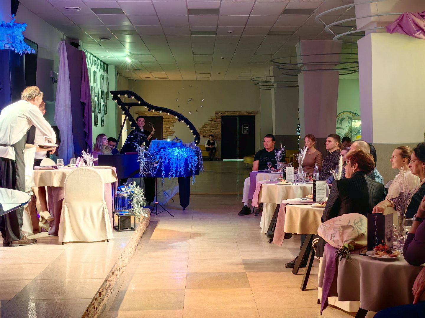 премьера спектакля, театр, актер, живая музыка, вертикалки